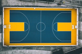 米兰体育-西亚卡姆五赛季终迎爆发，皇马篮坛沸腾—他让伯纳乌见证北境之王的风采